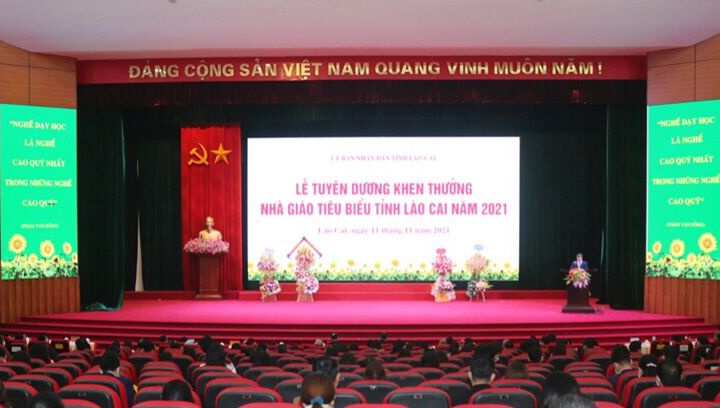 Lào Cai tuyên dương khen thưởng các nhà giáo tiêu biểu năm 2021