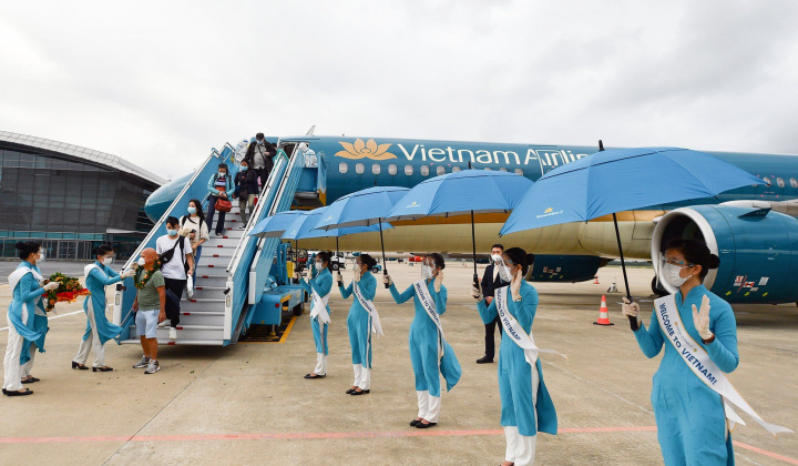 Đà Nẵng đón chuyến bay đầu tiên đưa du khách quốc tế đến Việt Nam