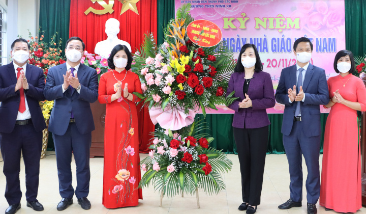 Bắc Ninh: Bí thư Tỉnh ủy chúc mừng các thầy, cô giáo nhân Ngày 20/11