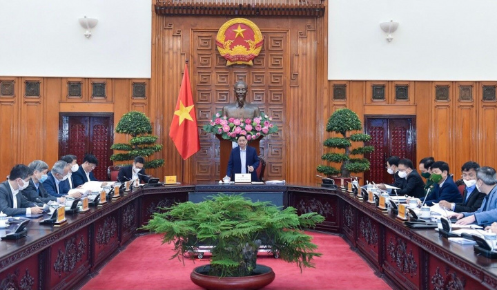 Thủ tướng: Sản xuất bằng được thuốc và vaccine COVID-19 trong nước