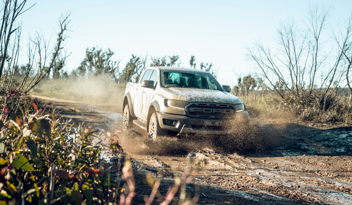 Các chế độ lái của Ford Ranger Raptor giúp chủ xe chinh phục mọi dạng địa hình như thế nào?