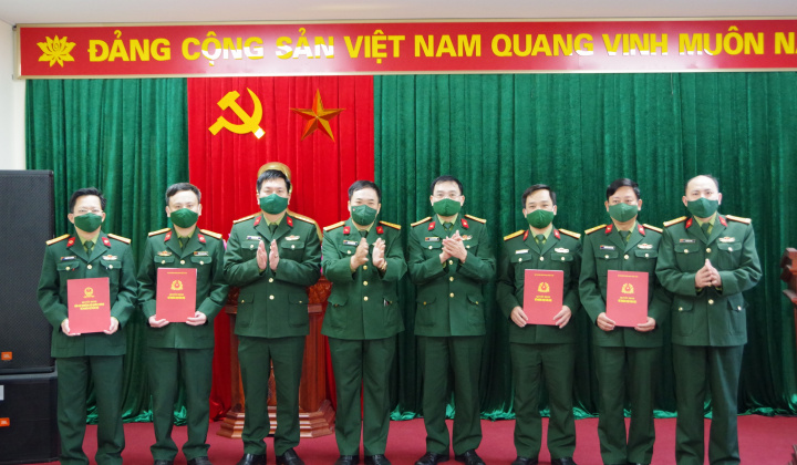 Cục Hậu Cần Quân Khu 4: Trao quyết định công tác cán bộ Quý IV năm 2021