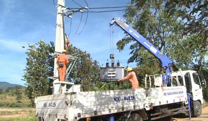 Ngành điện lực Kom Tum nâng cấp các trạm biến áp 