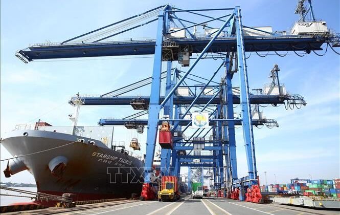 Toàn cảnh kinh tế Việt Nam năm 2021: Ấn tượng qua những con số