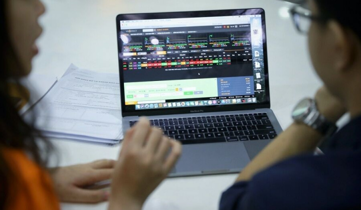 Không nên nghe các nhóm trên mạng xã hội để đầu tư chứng khoán