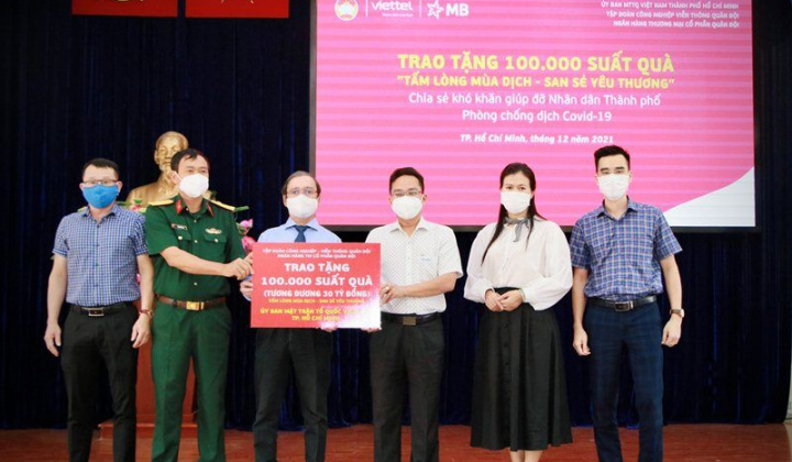 MB và Viettel tặng 100.000 suất quà tới người dân TP. Hồ Chí Minh