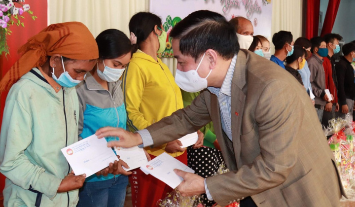 Đắk Lắk: Bí thư Tỉnh ủy Bùi Văn Cường thăm chúc tết "yêu thương vì người nghèo"