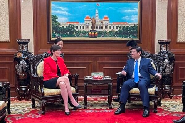 Chủ tịch UBND TP.HCM Nguyễn Thành Phong tiếp tân Tổng Lãnh sự Anh