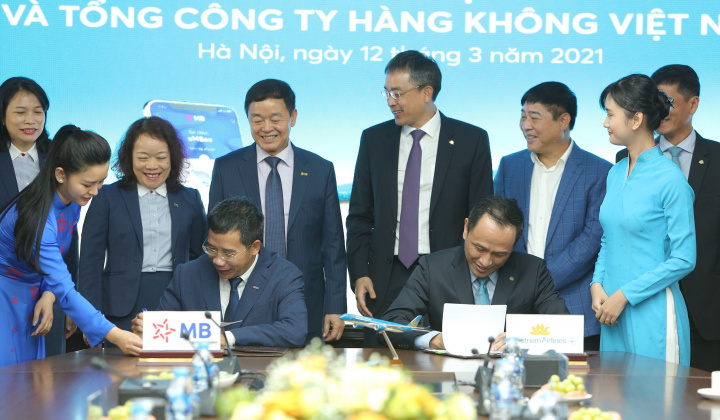 Vietnam Airlines và Ngân hàng TMCP Quân đội ký kết thỏa thuận hợp tác toàn diện