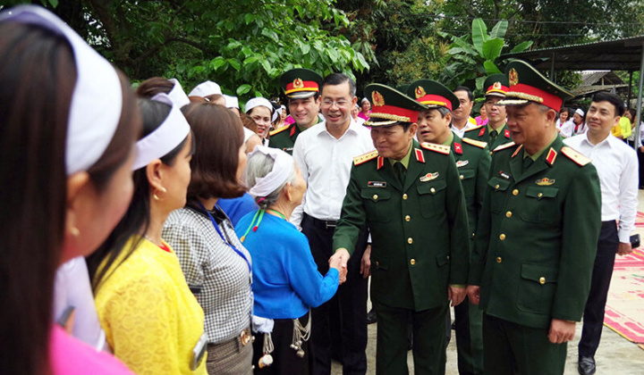 Đại tướng Ngô Xuân Lịch thăm và làm việc tại tỉnh Hòa Bình