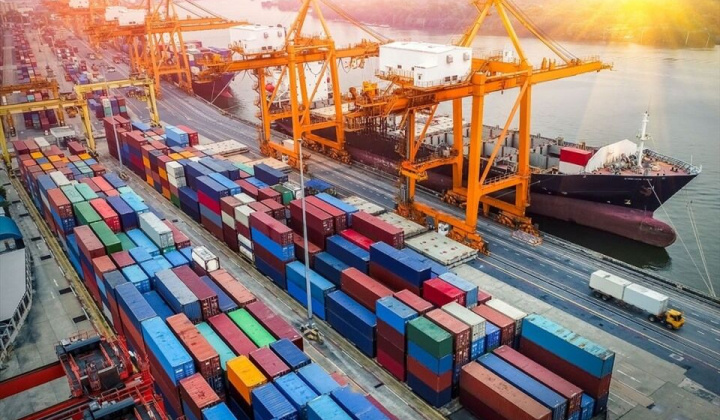 Tăng trưởng xuất khẩu của Việt Nam tăng mạnh, vượt Singapore, Hàn Quốc