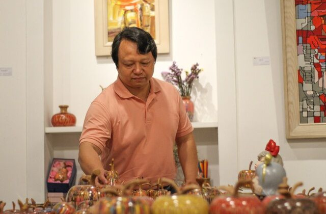 Nội thất trang trí nhà cửa "có một không hai" từ hàng ngàn chiếc bút chì màu