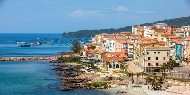 Vẽ Địa Trung Hải qua những thiết kế thời trang