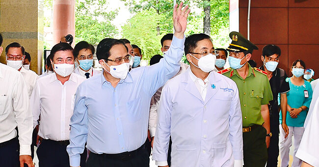 Thủ tướng Chính phủ thăm các bệnh viện tại TP.HCM, động viên đội ngũ y bác sĩ ở tuyến đầu chống dịch