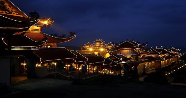 Top điểm đến tâm linh đẹp ngoạn mục tại Quảng Ninh