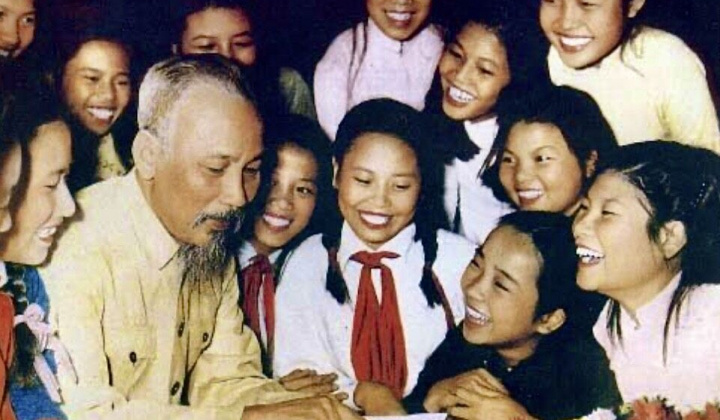 Tháng Năm nhớ Bác