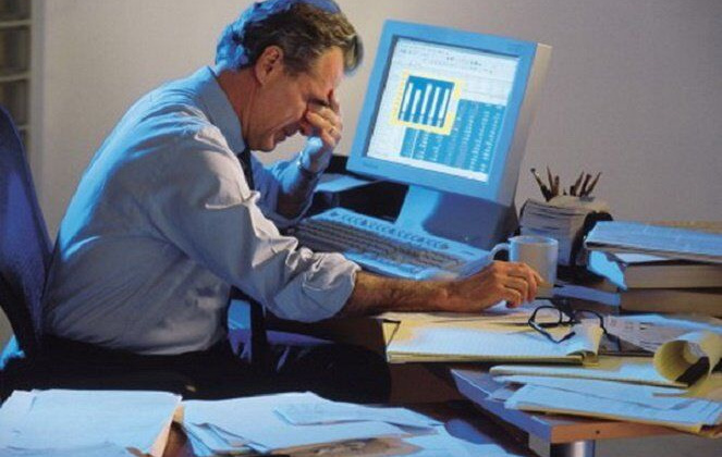 Hàng trăm nghìn người có nguy cơ đột quỵ cao vì làm việc trong nhiều giờ
