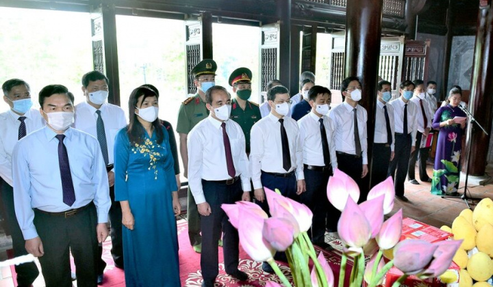 Tuyên Quang: Dâng hương tưởng nhớ ngày sinh Chủ tịch Hồ Chí Minh