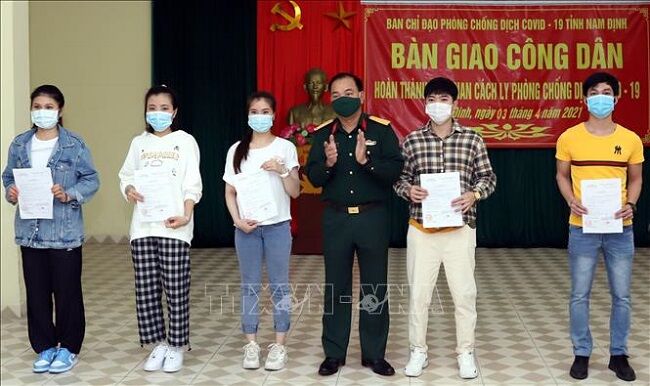 Nam Định bàn giao công dân hoàn thành cách ly trở về địa phương