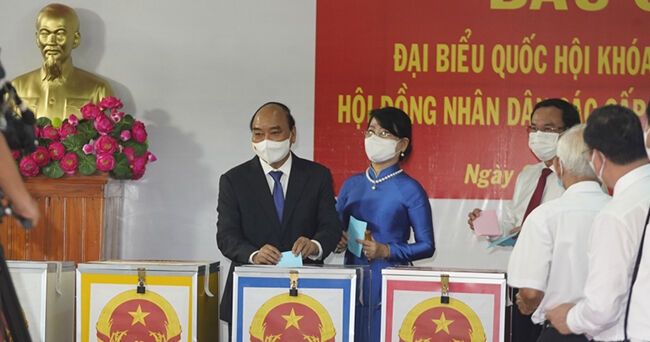 Chủ tịch nước Nguyễn Xuân Phúc bỏ phiếu bầu cử tại Củ Chi, TP. HCM