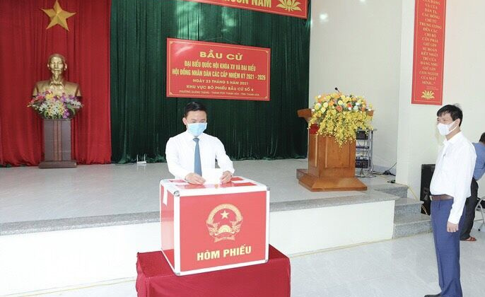 Bí thư Tỉnh ủy Thanh Hoá Đỗ Trọng Hưng bỏ phiếu tại đơn vị bầu cử số 4
