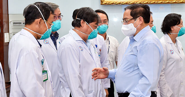 Thủ tướng  Chính phủ Phạm Minh Chính gửi thư khen những 'chiến sĩ áo trắng' ở tuyến đầu chống dịch