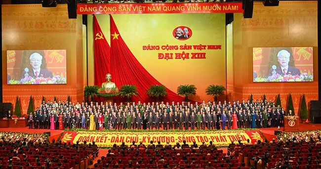 Việt Nam - Cầu thị và tự tin trong phát triển kinh tế thị trường định hướng XHCN