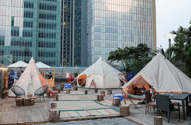 Độc đáo khi người Hà Nội cắm trại sang chảnh trên nóc tòa nhà cao tầng