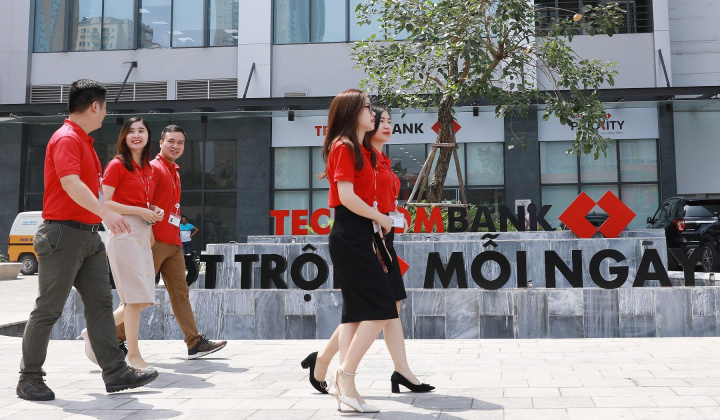 Techcombank - Ngân hàng đầu tiên tại Việt Nam được vinh danh "nơi làm việc xuất sắc 2022"