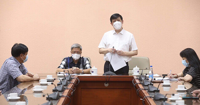 Việt Nam cử 35 cán bộ, chuyên gia y tế sang hỗ trợ Lào phòng, chống dịch COVID-19