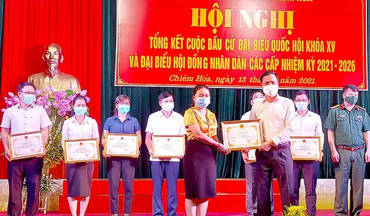 Tuyên Quang: Chiêm Hóa khen thưởng 52 tập thể, 142 cá nhân có thành tích xuất sắc trong công tác bầu cử