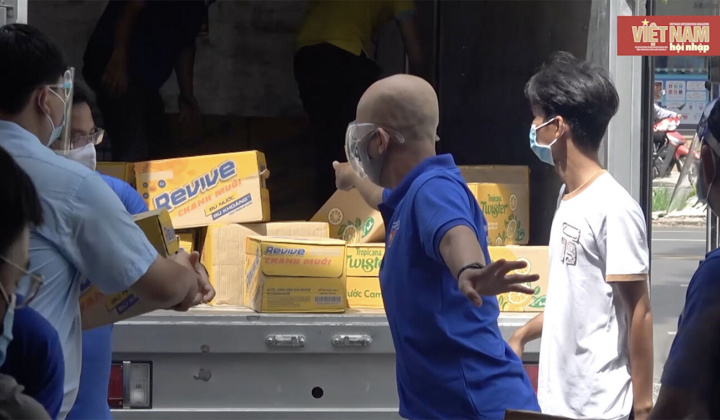 "Nghệ sĩ làm từ thiện" Bây giờ phải vô cùng dũng cảm