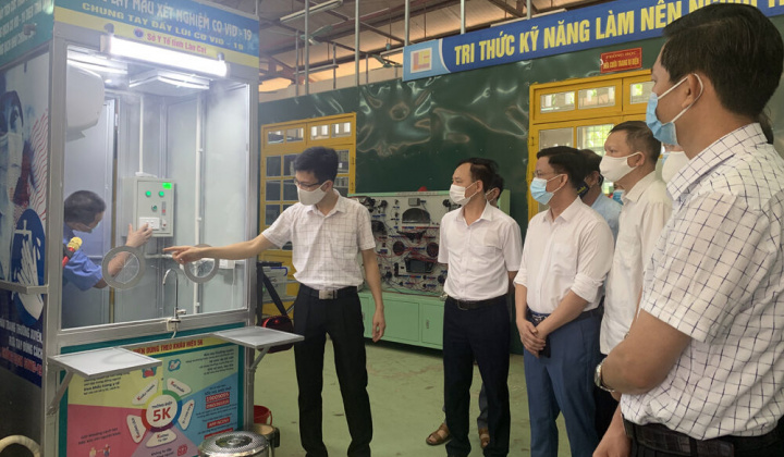 Lào Cai: Tiếp nhận 02 buồng lấy mẫu xét nghiệm Covid-19 di động