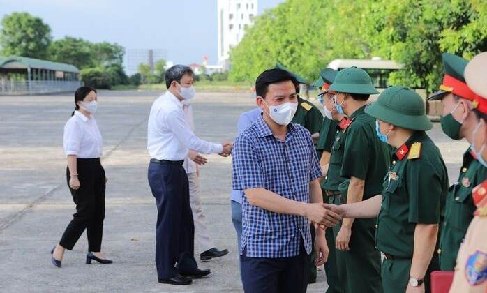 Thanh Hóa: Bí thư Tỉnh ủy thăm, động viên cán bộ, bác sĩ, chiến sĩ tuyến đầu phòng, chống dịch COVID -19