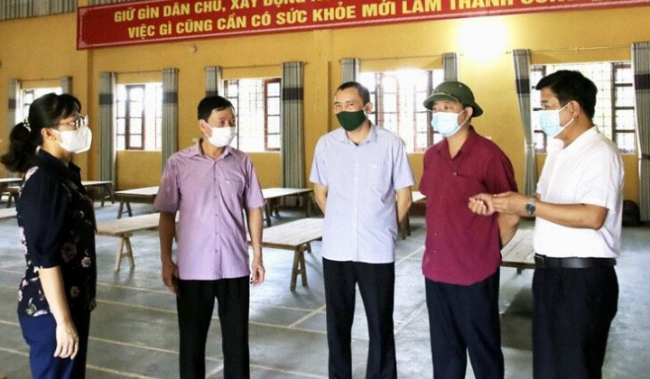 Lào Cai: Trung đoàn 254 bàn giao 66 công dân F1 về cách ly  tại Trường Dân tộc nội trú tỉnh