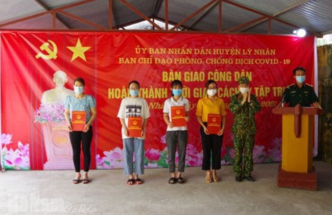 Hà Nam: Bàn giao 108 công dân hoàn thành thời gian cách ly tập trung