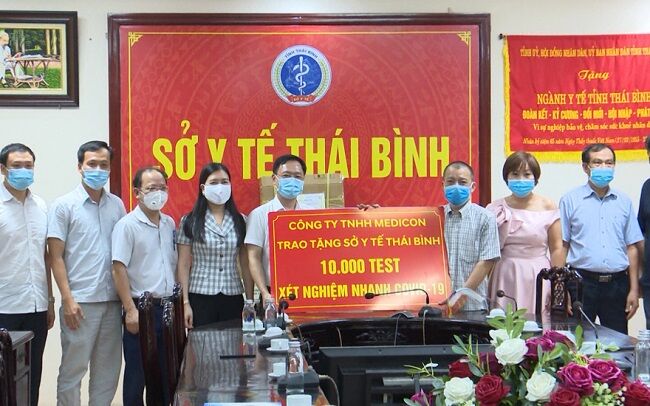 Thái Bình tiếp nhận ủng hộ 10.000 test xét nghiệm nhanh Covid-19