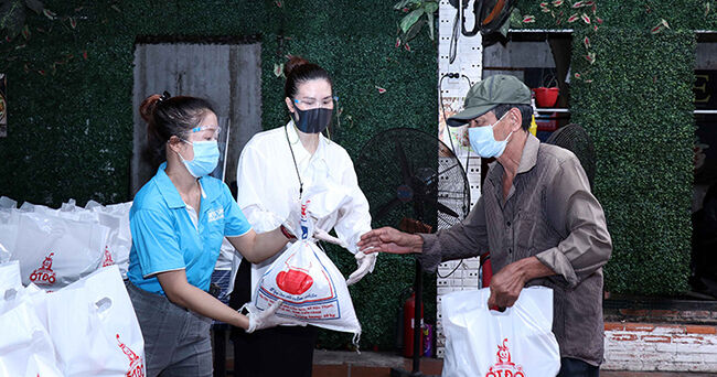 Bạn bè quốc tế, kiều bào hướng về “tâm dịch”