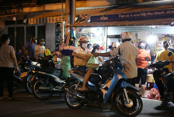 Nguyên nhân nào đẩy giá cả nhiều mặt hàng ở TPHCM tăng cao?