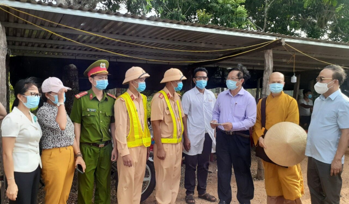 Chư Sê (Gia Lai): Hỗ trợ lực lượng làm nhiệm vụ tuyến đầu chống dịch và người dân làng Kte