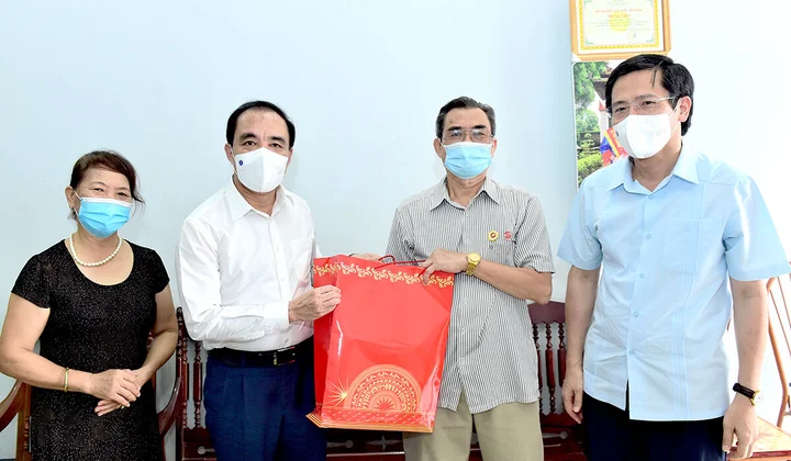 Tuyên Quang: Bí thư Tỉnh ủy Chẩu Văn Lâm thăm, tặng quà gia đình chính sách