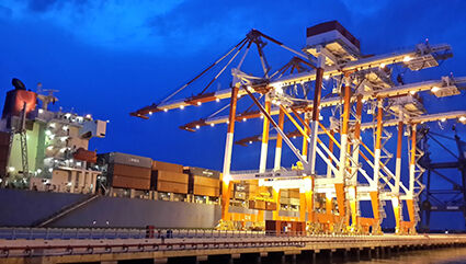 Thi đua lao động sản xuất đẩy lùi đại dịch COVID-19