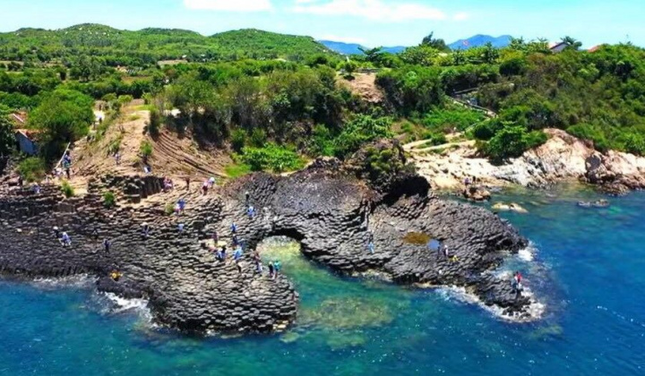 Gành Đá Đĩa Phú Yên tuyệt đẹp qua lăng kính vlogger Bùi Tiên Phong