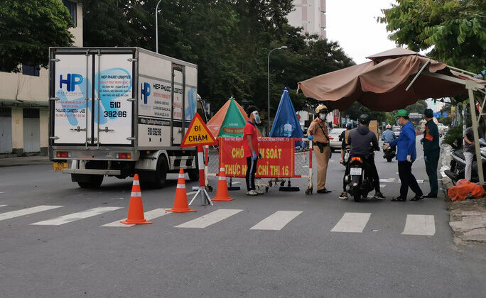 UBND TP HCM ra công văn khẩn: Các trường hợp được ra đường từ 18 giờ - 6 giờ hôm sau