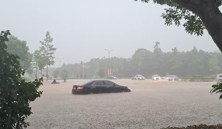 Lào Cai: Mưa lớn khiến nhiều khu vực ngập sâu trong biển nước