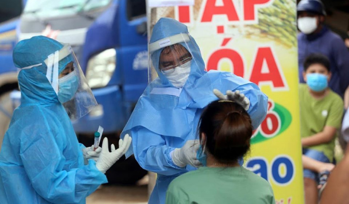 Triển khai ngay phương án điều động, chi viện nhân lực y tế cho các địa phương đang có nhiều ca lây nhiễm, bệnh nặng