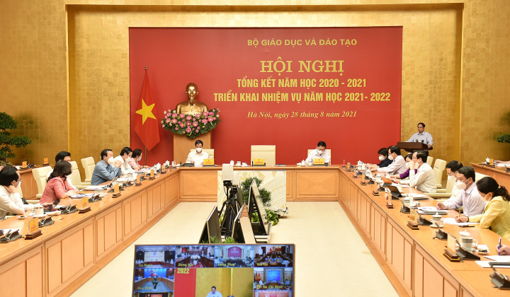 PM asks for quick expansion of vaccination campaign to minors