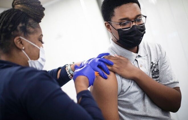 Mỹ đạt mục tiêu tiêm chủng 70% dân số, vẫn chạy đua ngăn "quái vật" Delta