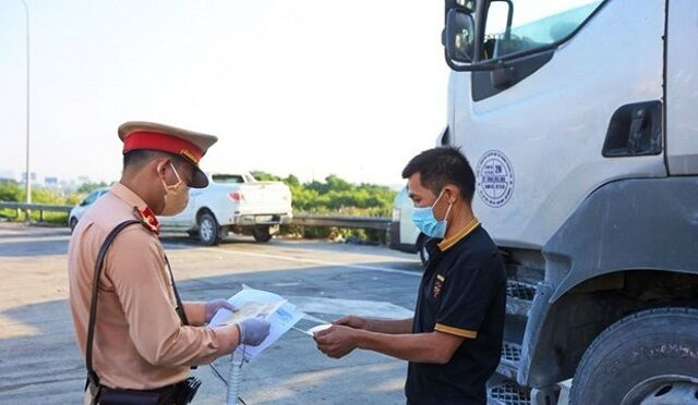 Hà Nội yêu cầu xuất trình thêm lịch trực, phân công nhiệm vụ khi ra đường