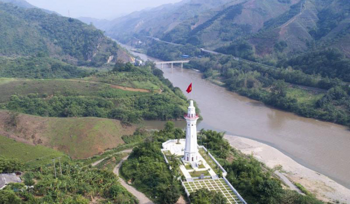 Lào Cai: Nơi con sông Hồng chảy vào đất Việt